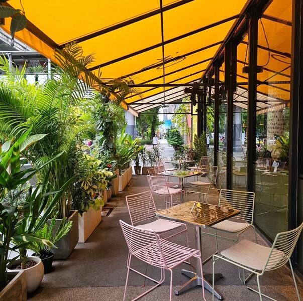 ให้เช่า - Restaurant space for rent in the Ekkamai-Sukhumvit Bts direct access, กรุงเทพ