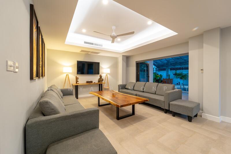 ขาย - วิลล่าสระว่ายน้ำ 4 ห้องนอนพร้อมสวนขนาดใหญ่ในปลายแหลม, สุราษฎร์ธานี