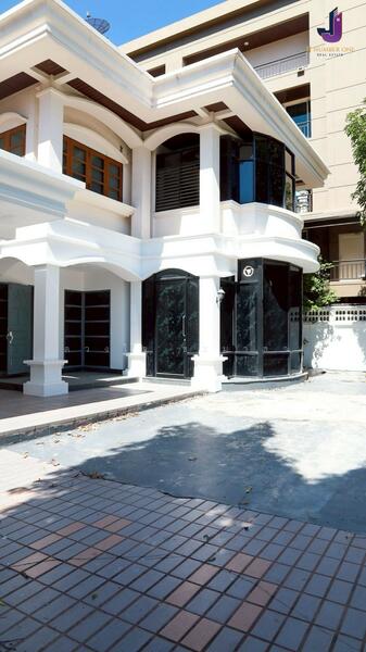 ให้เช่า - บ้านเดี่ยวใจกลางเอกมัย, กรุงเทพ