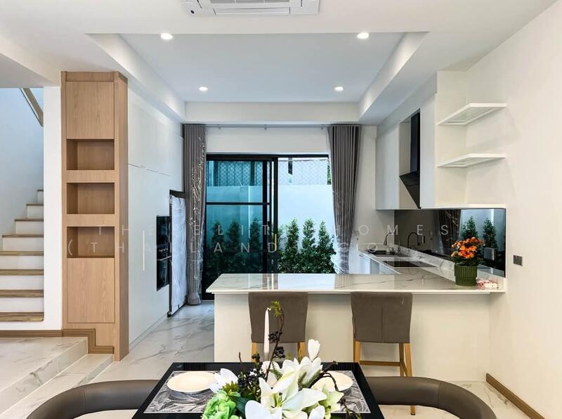 ให้เช่า - Townhouse In Ekkamai 12, กรุงเทพ