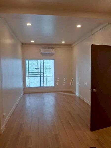 ให้เช่า - อาคารพาณิชย์ให้เช่า ห้วยขวาง พระราม9, กรุงเทพ