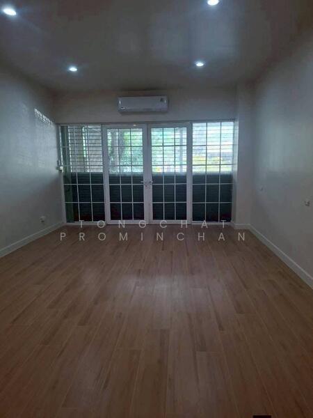 ให้เช่า - อาคารพาณิชย์ให้เช่า ห้วยขวาง พระราม9, กรุงเทพ