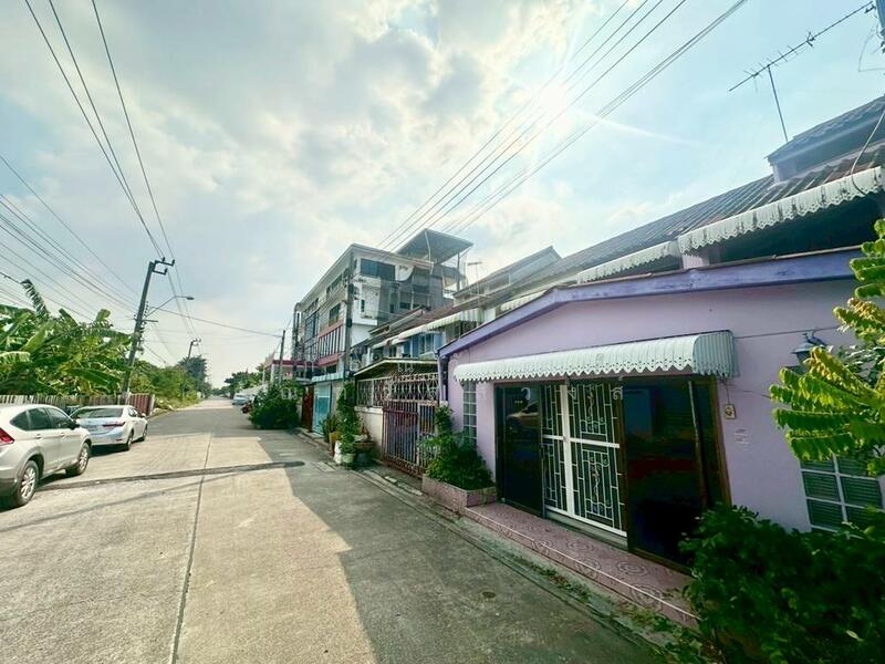 ขาย - ขาย ทาวน์เฮ้าส์ 2 ชั้น เลียบคลองภาษีเจริญฝั่งเหนือ 12 หนองแขม, กรุงเทพ