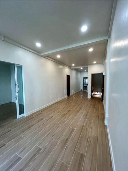 ให้เช่า - โฮมออฟฟิศ 4 ชั้น พระราม 9 ใกล้ MRT พระราม 9/4-Storey Home Office, Rama 9, Near MRT Rama 9, กรุงเทพ