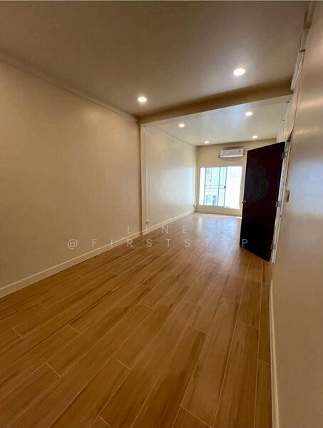 ให้เช่า - โฮมออฟฟิศ 4 ชั้น พระราม 9 ใกล้ MRT พระราม 9/4-Storey Home Office, Rama 9, Near MRT Rama 9, กรุงเทพ