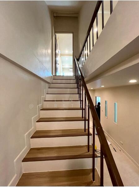 ให้เช่า - โฮมออฟฟิศ 4 ชั้น พระราม 9 ใกล้ MRT พระราม 9/4-Storey Home Office, Rama 9, Near MRT Rama 9, กรุงเทพ