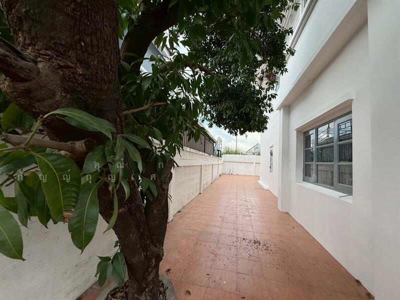 For Sale - พาราไดซ์ การ์เด้นท์ ซอยร่มเกล้า19, Bangkok