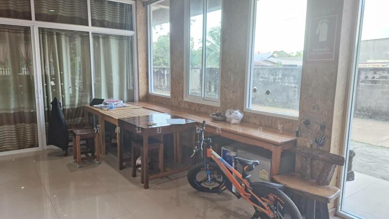 For Sale - ขายด่วน โรงแรม 3 ชั้น 1 อาคาร รวม บ้าน 2 ชั้น 1 หลัง + บ้าน 1 ชั้น 1 หลัง พร้อมที่ดิน ( ขายยกแปลง), Nakhon Phanom