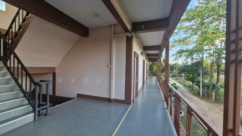 For Sale - ขายด่วน โรงแรม 3 ชั้น 1 อาคาร รวม บ้าน 2 ชั้น 1 หลัง + บ้าน 1 ชั้น 1 หลัง พร้อมที่ดิน ( ขายยกแปลง), Nakhon Phanom