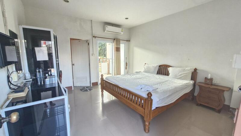 For Sale - ขายด่วน โรงแรม 3 ชั้น 1 อาคาร รวม บ้าน 2 ชั้น 1 หลัง + บ้าน 1 ชั้น 1 หลัง พร้อมที่ดิน ( ขายยกแปลง), Nakhon Phanom