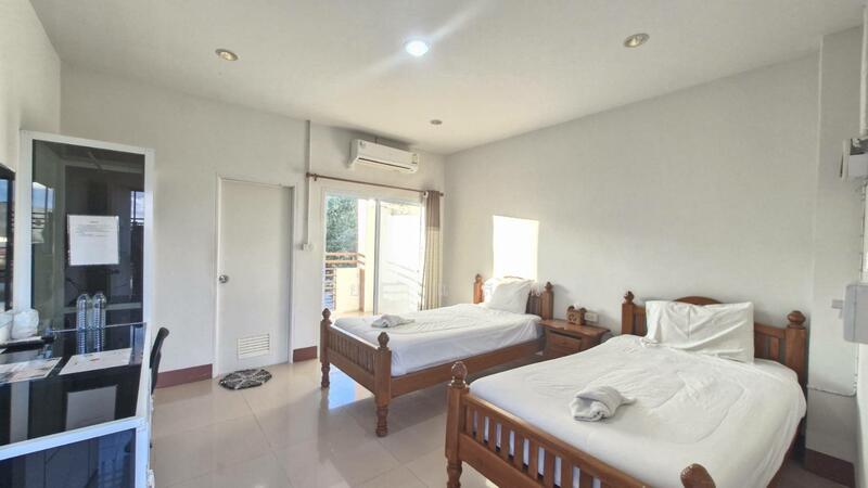 For Sale - ขายด่วน โรงแรม 3 ชั้น 1 อาคาร รวม บ้าน 2 ชั้น 1 หลัง + บ้าน 1 ชั้น 1 หลัง พร้อมที่ดิน ( ขายยกแปลง), Nakhon Phanom