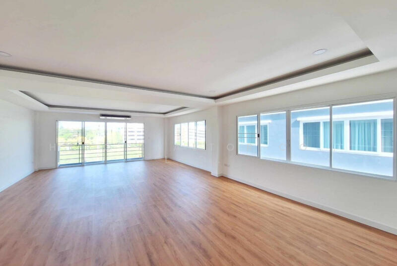 ให้เช่า - ขายโฮมออฟฟิศในกรุงเทพฯ ย่านเสรีไทย เขตบึงกุ่ม BRE26252, กรุงเทพ