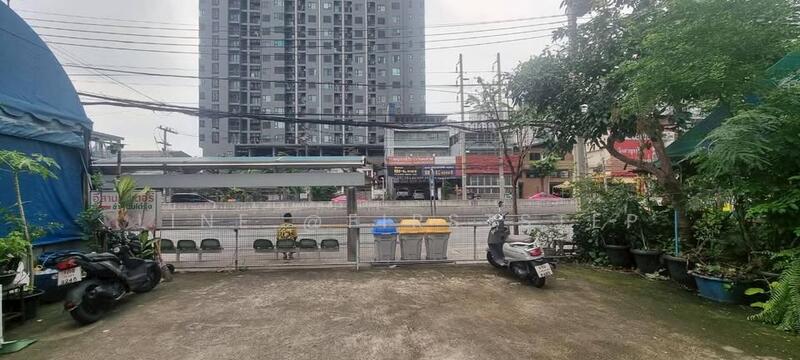 For Rent - Commercial building, 3 units, 4.5 storeys on Ratchadaphisek Road, Near BTS Talat Phlu, Bangkok