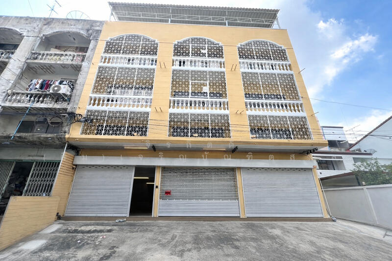 For Sale - ตึกรีโนเวทใหม่ 3 คูหา 6 ที่จอดรถ เข้าออก 2 ทาง เอกชัย 66 บางบอน 1 ซ.9, Bangkok