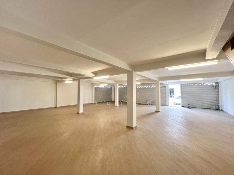 For Sale - ตึกรีโนเวทใหม่ 3 คูหา 6 ที่จอดรถ เข้าออก 2 ทาง เอกชัย 66 บางบอน 1 ซ.9, Bangkok