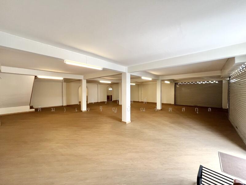 For Sale - ตึกรีโนเวทใหม่ 3 คูหา 6 ที่จอดรถ เข้าออก 2 ทาง เอกชัย 66 บางบอน 1 ซ.9, Bangkok