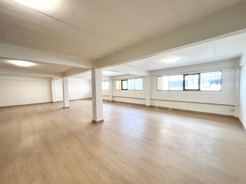 For Sale - ตึกรีโนเวทใหม่ 3 คูหา 6 ที่จอดรถ เข้าออก 2 ทาง เอกชัย 66 บางบอน 1 ซ.9, Bangkok