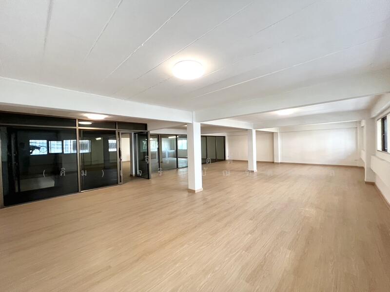 For Sale - ตึกรีโนเวทใหม่ 3 คูหา 6 ที่จอดรถ เข้าออก 2 ทาง เอกชัย 66 บางบอน 1 ซ.9, Bangkok