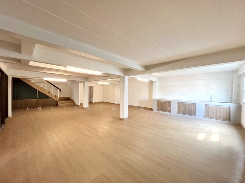 For Sale - ตึกรีโนเวทใหม่ 3 คูหา 6 ที่จอดรถ เข้าออก 2 ทาง เอกชัย 66 บางบอน 1 ซ.9, Bangkok