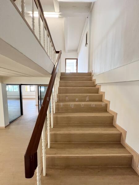 For Sale - ตึกรีโนเวทใหม่ 3 คูหา 6 ที่จอดรถ เข้าออก 2 ทาง เอกชัย 66 บางบอน 1 ซ.9, Bangkok