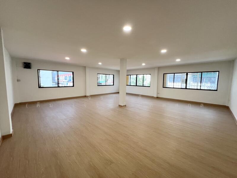 For Sale - ตึกรีโนเวทใหม่ 3 คูหา 6 ที่จอดรถ เข้าออก 2 ทาง เอกชัย 66 บางบอน 1 ซ.9, Bangkok