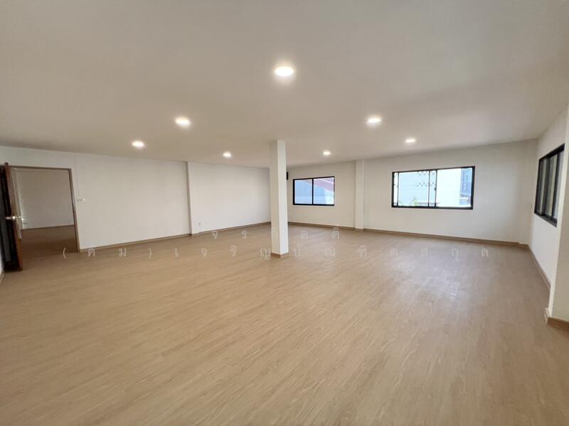 For Sale - ตึกรีโนเวทใหม่ 3 คูหา 6 ที่จอดรถ เข้าออก 2 ทาง เอกชัย 66 บางบอน 1 ซ.9, Bangkok