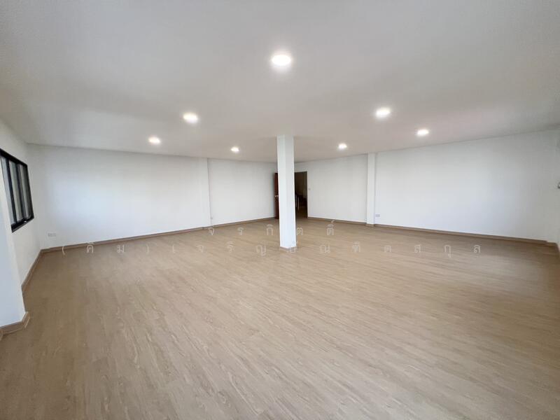 For Sale - ตึกรีโนเวทใหม่ 3 คูหา 6 ที่จอดรถ เข้าออก 2 ทาง เอกชัย 66 บางบอน 1 ซ.9, Bangkok