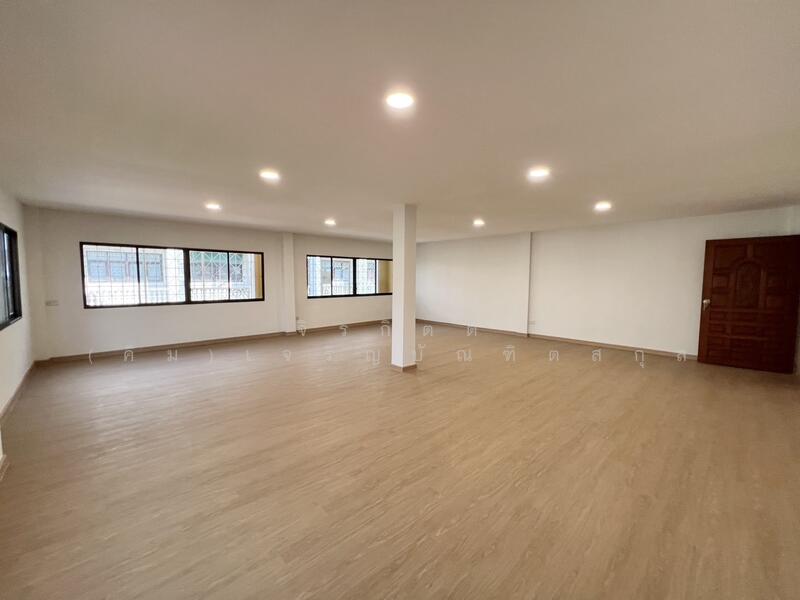 For Sale - ตึกรีโนเวทใหม่ 3 คูหา 6 ที่จอดรถ เข้าออก 2 ทาง เอกชัย 66 บางบอน 1 ซ.9, Bangkok