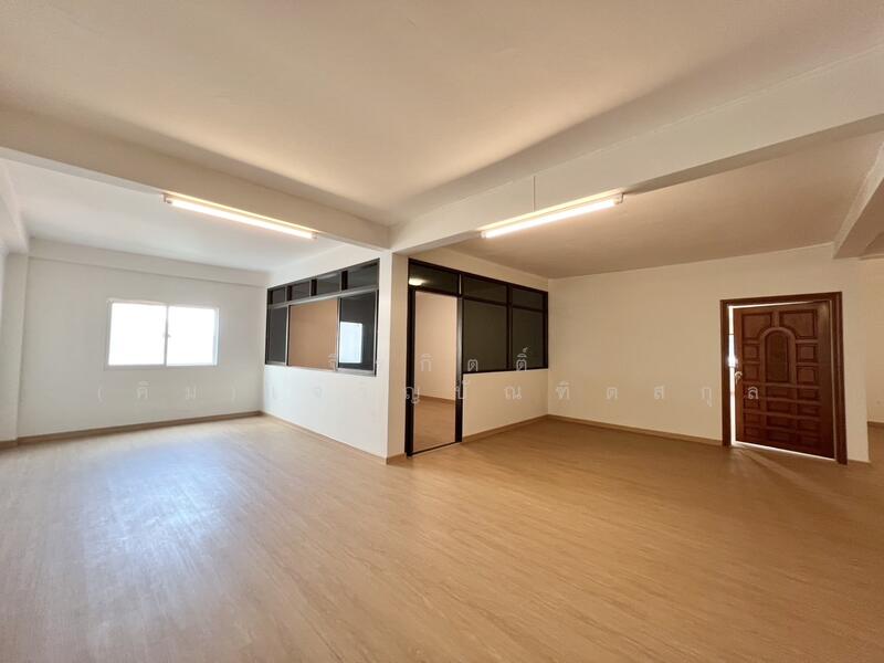 For Sale - ตึกรีโนเวทใหม่ 3 คูหา 6 ที่จอดรถ เข้าออก 2 ทาง เอกชัย 66 บางบอน 1 ซ.9, Bangkok