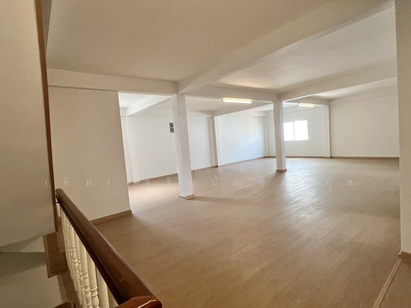 For Sale - ตึกรีโนเวทใหม่ 3 คูหา 6 ที่จอดรถ เข้าออก 2 ทาง เอกชัย 66 บางบอน 1 ซ.9, Bangkok