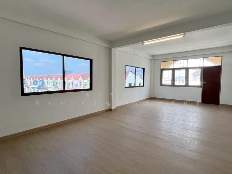 For Sale - ตึกรีโนเวทใหม่ 3 คูหา 6 ที่จอดรถ เข้าออก 2 ทาง เอกชัย 66 บางบอน 1 ซ.9, Bangkok