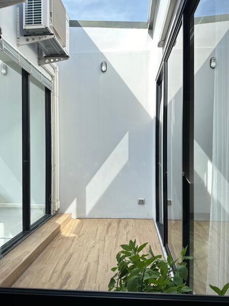 ให้เช่า - For Rent/Sale Home Office 5 Story Sukhumvit 77 BTS On Nut, กรุงเทพ