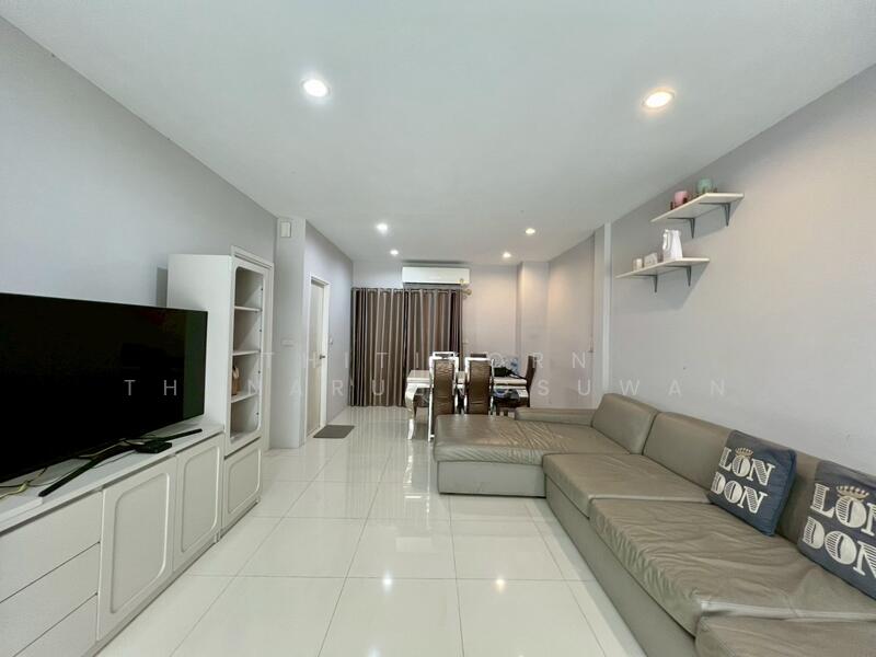 ขาย - Cher Watcharapol : เฌอ วัชรพล, กรุงเทพ