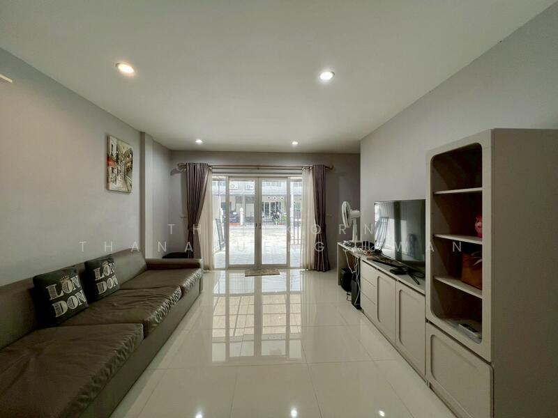 ขาย - Cher Watcharapol : เฌอ วัชรพล, กรุงเทพ