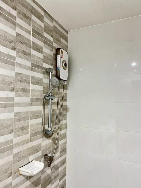 ขาย - Cher Watcharapol : เฌอ วัชรพล, กรุงเทพ