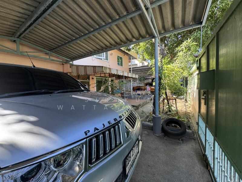For Sale - Detached House in Soi On Nut 54, only 1.3km from BTS Si Nut, Bangkok