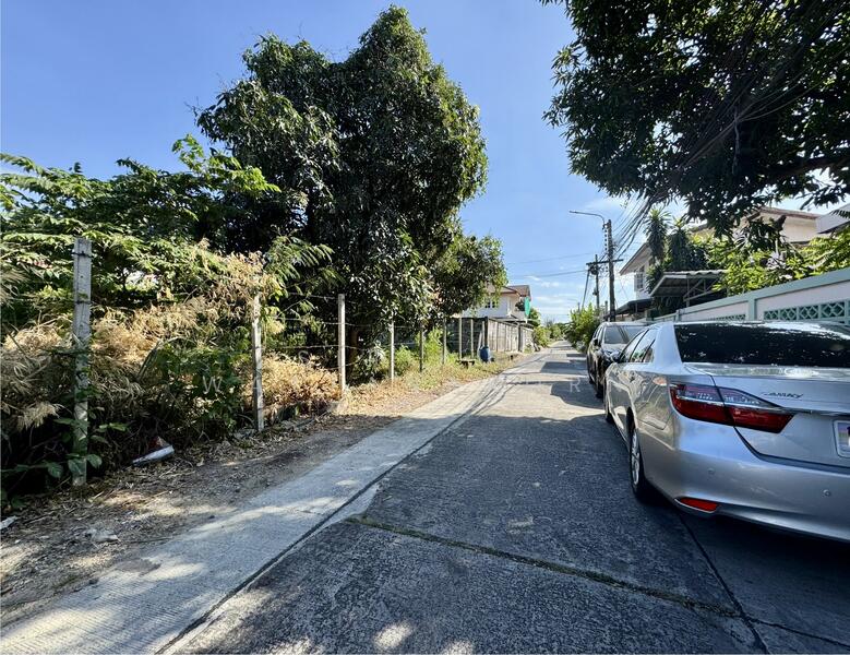 For Sale - Detached House in Soi On Nut 54, only 1.3km from BTS Si Nut, Bangkok