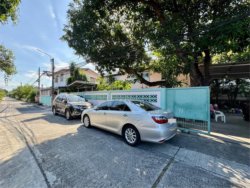 For Sale - Detached House in Soi On Nut 54, only 1.3km from BTS Si Nut, Bangkok