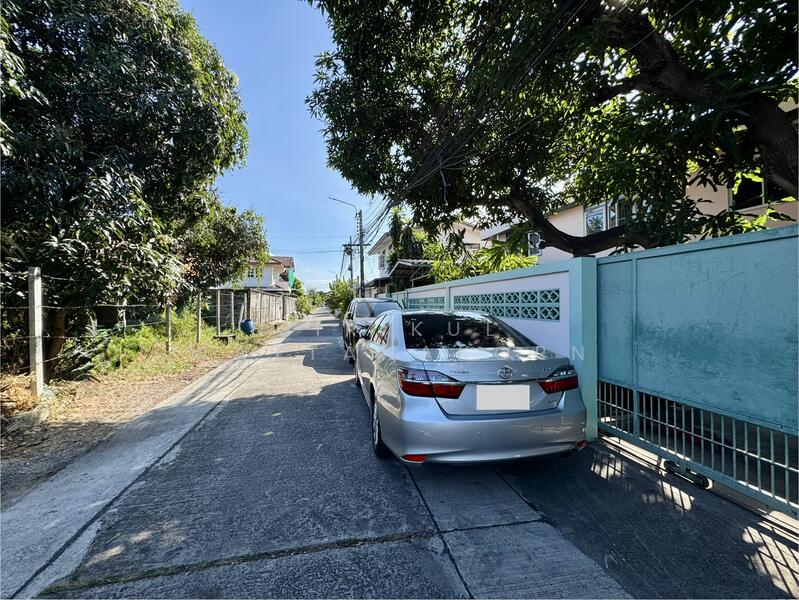 For Sale - Detached House in Soi On Nut 54, only 1.3km from BTS Si Nut, Bangkok