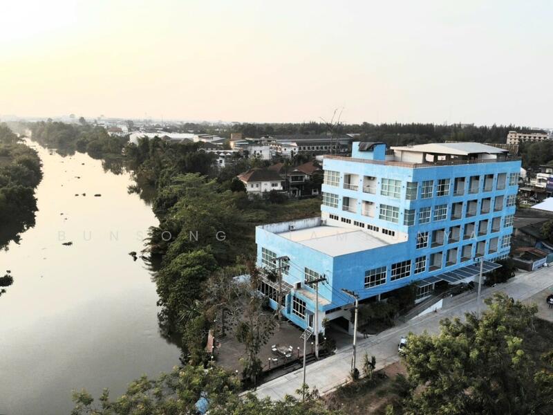 ขาย - ขายกิจการโรงแรม ห้องพักอาศัยรวม พัฒนาเป็นดูแลผู้สูงอายุ วิวริมน้ำ 5 ชั้น ดาดฟ้าและลานจอดรถใต้อาคาร, สุราษฎร์ธานี