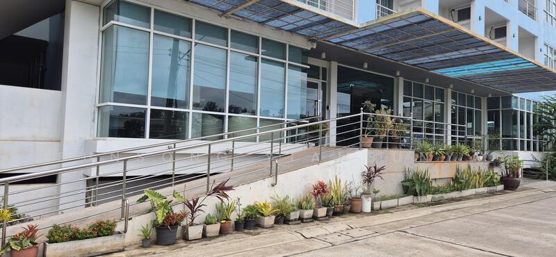 ขาย - ขายกิจการโรงแรม ห้องพักอาศัยรวม พัฒนาเป็นดูแลผู้สูงอายุ วิวริมน้ำ 5 ชั้น ดาดฟ้าและลานจอดรถใต้อาคาร, สุราษฎร์ธานี
