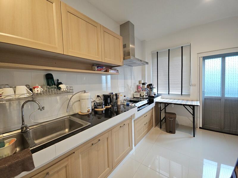 ขาย - Laddarom Watcharapol-Rattanakosin : ลัดดารมย์ วัชรพล–รัตนโกสินทร์, กรุงเทพ