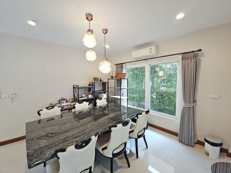 ขาย - Laddarom Watcharapol-Rattanakosin : ลัดดารมย์ วัชรพล–รัตนโกสินทร์, กรุงเทพ