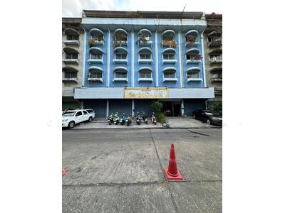 ขาย - อาคารพาณิชย์ 4.5 ชั้น 5 คูหา  เนื้อที่ 60 ตรว. (พื้นที่จริง 80 ตรว) ซอยลาดพร้าว 130 ทะลุ(รามคำแหง8, กรุงเทพ