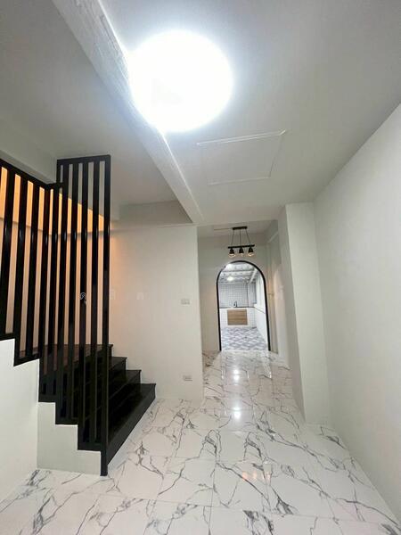 ให้เช่า - ให้เช่าทาวน์โฮม ม.พงษ์เจริญ ถ.พระยาสัจจา เสม็ด อ่างศิลา ชลบุรี, ชลบุรี