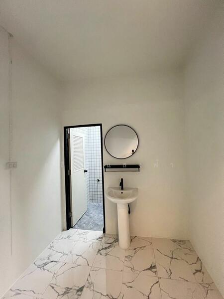 ให้เช่า - ให้เช่าทาวน์โฮม ม.พงษ์เจริญ ถ.พระยาสัจจา เสม็ด อ่างศิลา ชลบุรี, ชลบุรี