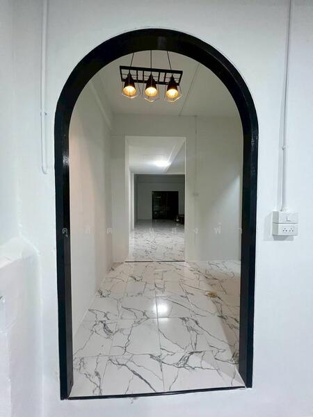 ให้เช่า - ให้เช่าทาวน์โฮม ม.พงษ์เจริญ ถ.พระยาสัจจา เสม็ด อ่างศิลา ชลบุรี, ชลบุรี