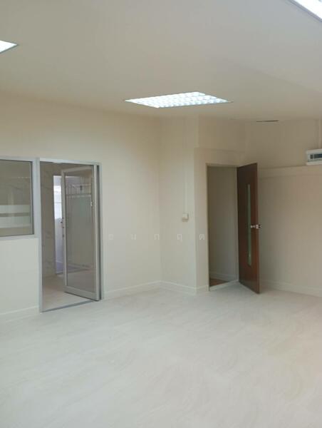 ให้เช่า - โฮมออฟฟิศให้เช่า 4 ชั้น ใกล้ Central พระราม 9 ** ติดถนน ทวีมิตร พระราม 9 ซอย 7, กรุงเทพ