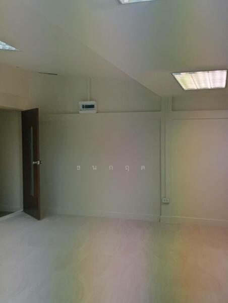 ให้เช่า - โฮมออฟฟิศให้เช่า 4 ชั้น ใกล้ Central พระราม 9 ** ติดถนน ทวีมิตร พระราม 9 ซอย 7, กรุงเทพ