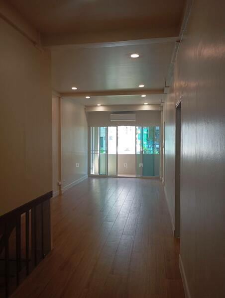 ให้เช่า - โฮมออฟฟิศให้เช่า 4 ชั้น ใกล้ Central พระราม 9 ** ติดถนน ทวีมิตร พระราม 9 ซอย 7, กรุงเทพ